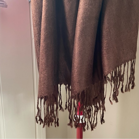 Pashmina 70% cashmere 30% silk brown tone on tone fringed edge scarf. Used. - Picture 3 of 8